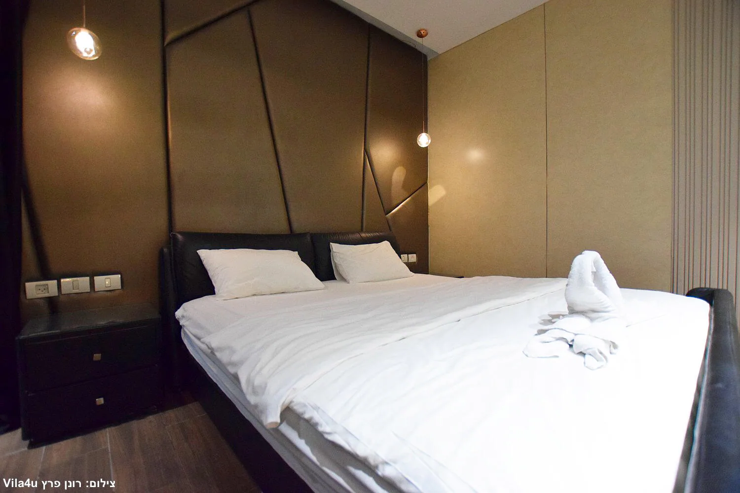 סוויטת רויאל דלקס — ג'קוזי וסלון — Royal Hotel ראשון לציון, תמונה 14
