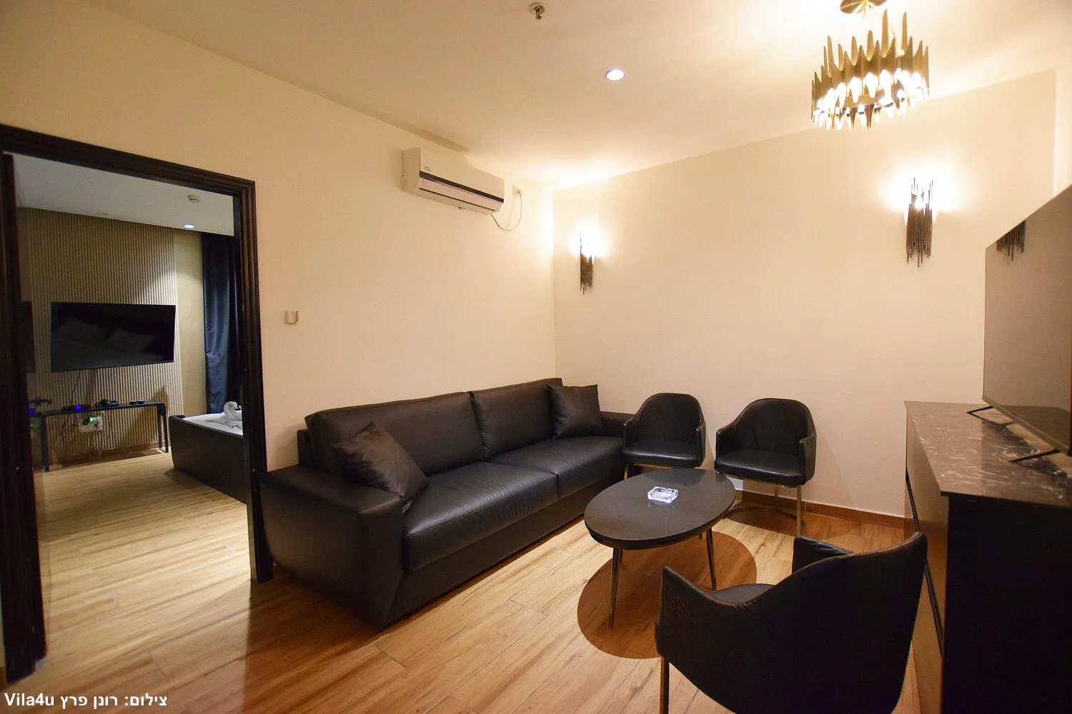 סוויטת רויאל דלקס — ג'קוזי וסלון — Royal Hotel ראשון לציון, תמונה 21