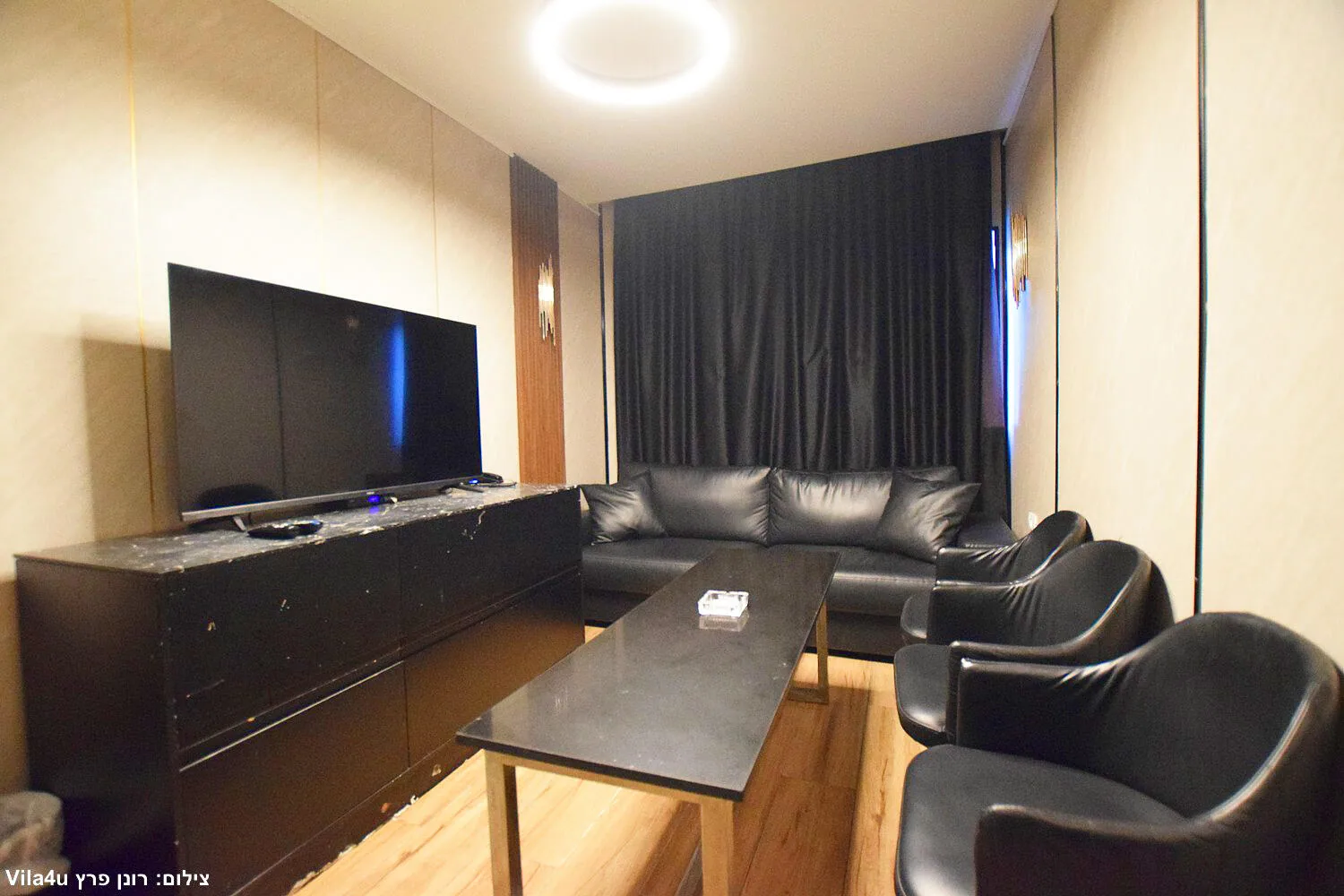 סוויטת רויאל דלקס — ג'קוזי וסלון — Royal Hotel ראשון לציון, תמונה 22